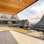 Salamandra Luxury With Jacuzzi By Bqqk فيلة كوشتيليسكا